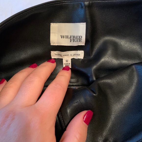 Faux leather Aritzia skirt. Never worn. Runs small - Picture 3 of 3